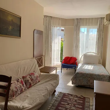 アパートホテル Cizmeci Çeşme